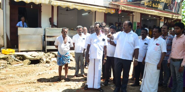 தூத்துக்குடி மாநகராட்சி 3வது வார்டு பகுதியில் சாலை அமைக்கும் பணியை மேயர் ஜெகன் பெரியசாமி ஆய்வு மேற்கொண்டார்.