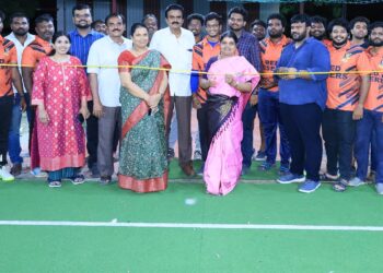 செயற்கை புல் தரை விளையாட்டு மைதானம்: அமைச்சர் கீதாஜீவன் திறந்து வைத்தார்