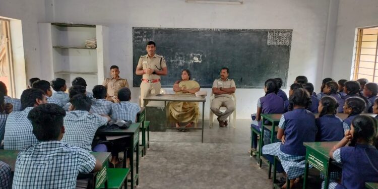 ஸ்ரீவைகுண்டம் காவல் துணை கண்காணிப்பாளர்  மாயவன் தலைமையில் பொதுமக்களிடம் “மாற்றத்தை தேடி” என்ற சமூக விழிப்புணர்வு நிகழ்ச்சி