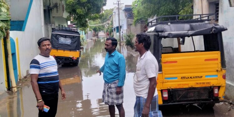மாப்பிள்ளையூரணி ஊராட்சி பகுதியில் மழையால் பாதிக்கப்பட்ட பகுதியை பஞ். தலைவர் சரவணக்குமார் நேரில் பார்வையிட்டு துரித நடவடிக்கை மேற்கொண்டார்