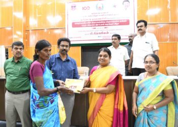 அமைச்சர் கீதாஜீவன் 300 ஏழைப் பெண்களின் திருமணத்திற்கு திருமாங்கல்ய தங்க நாணயம் மற்றும் திருமண நிதியுதவிகளை வழங்கினார்