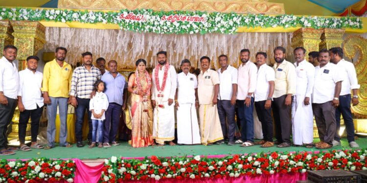 தூத்துக்குடி தெற்கு மாவட்ட திமுக பிரதிநிதி சப்பானிமுத்து இல்லத்திருமண விழா சண்முகையா எம்.எல்.ஏ, பஞ்சாயத்து தலைவர் சரவணக்குமார் பங்கேற்பு!!