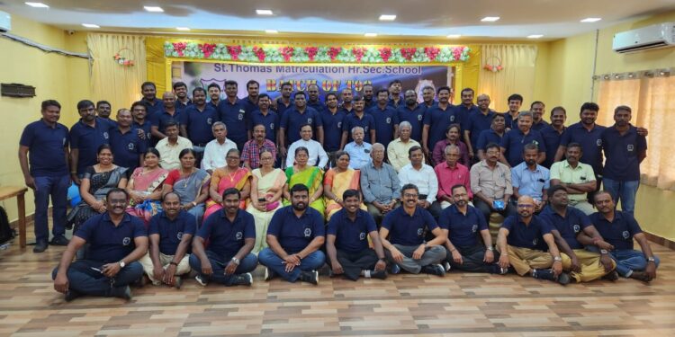 தூத்துக்குடியில் பழைய மாணவர்கள் சந்திப்பு நிகழ்ச்சி நடைபெற்றது.