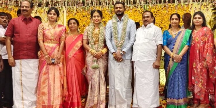 தூத்துக்குடி மீளவிட்டான் ஆர்.சுதாகர் இல்லத்திருமண விழா   அரசியல் பிரமுகர்கள், தொழிலதிபர்கள் பங்கேற்பு