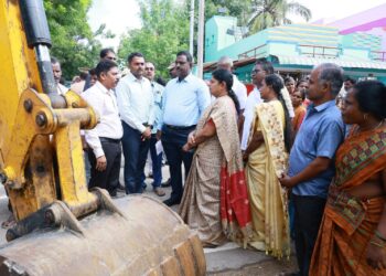 தூத்துக்குடி 13-வது வார்டுக்குபட்ட பகுதியில் அமைச்சர் கீதாஜீவன் ஆய்வு