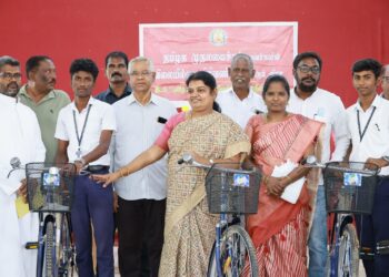 இந்தியாவிற்கே வழிகாட்டியாக தமிழகம் உள்ளது மாணவர்களுக்கு சைக்கிள் வழங்கி அமைச்சர் கீதாஜீவன் பேசினார்