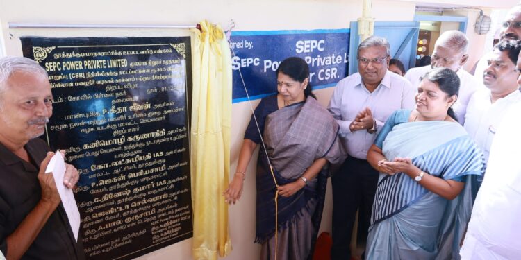 தூத்துக்குடி 60-வது வார்டு கோவில்பிள்ளை நகரில் நீரேற்றும் நிலையத்தை கனிமொழி எம்.பி. துவக்கி வைத்தார்.