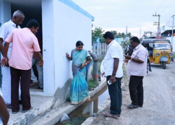 தூத்துக்குடி மாநகராட்சி 17வது வார்டு பகுதியில் அமைச்சர் கீதாஜீவன் ஆய்வு மேற்கொண்டார்.