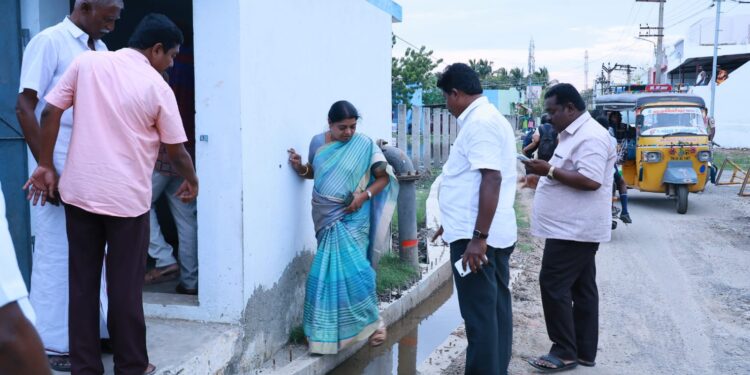 தூத்துக்குடி மாநகராட்சி 17வது வார்டு பகுதியில் அமைச்சர் கீதாஜீவன் ஆய்வு மேற்கொண்டார்.