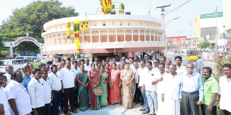 தூத்துக்குடியில் அம்பேத்கர் நினைவு நாளையொட்டி அவரது சிலைக்கு அமைச்சர் கீதாஜீவன் மாலை அணிவித்து மரியாதை!!!