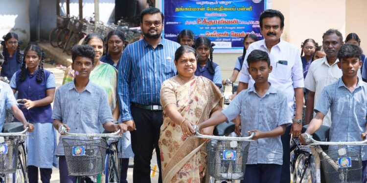 தூத்துக்குடி தங்கம்மாள் நினைவு மேல்நிலைப்பள்ளி பள்ளி மாணவ மாணவிகளுக்கு அமைச்சர் கீதாஜீவன் சைக்கிள் வழங்கினார்