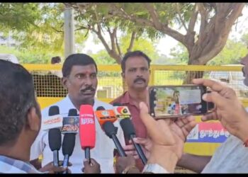 அரசு டாஸ்மாக் கடையை அகற்றிவிடுவதாக பணம் கேட்டு மிரட்டி வரும் ச.ம.க நிர்வாகி மீது தூத்துக்குடி கலெக்டரிடம் பரபரப்பு புகார்