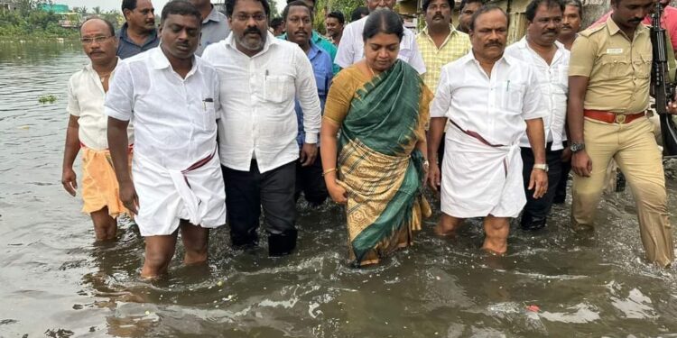 முதலமைச்சர் ஸ்டாலின் உத்தரவுபடி சென்னையில் களமிறங்கி நிவாரண பணிகளை மேற்கொள்ளும் அமைச்சர் கீதாஜீவன்!!!