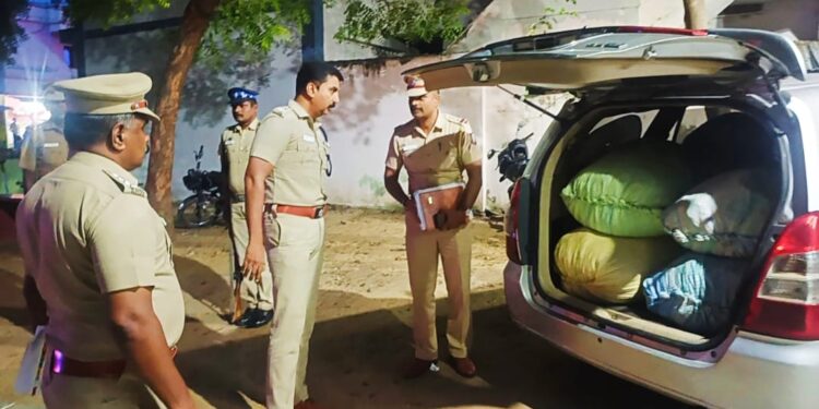 காரில் கஞ்சா கடத்திய 2 பேர் கைது – 529 கிலோ கஞ்சா மற்றும் கார் பறிமுதல்.