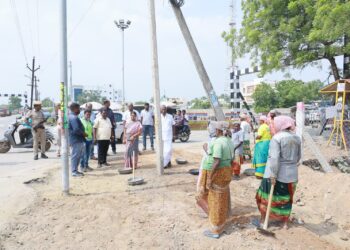 தூத்துக்குடி 4ம் கேட் பகுதியில் சாலை அமைக்கும் பணியை அமைச்சர் கீதாஜீவன் ஆய்வு