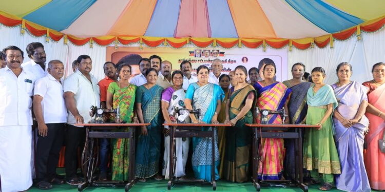 எல்லாத் துறைகளிலும் பெண்களுக்கு முக்கியத்துவம் அளிப்பவர் முதலமைச்சர் ஸ்டாலின்   100 பெண்களுக்கு தையல் இயந்திரம் வழங்கி அமைச்சர் கீதாஜீவன் பேசினார்