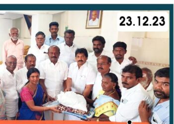 தூத்துக்குடியில் ஊடகத்துறையினருக்கு    நிவாரணப் பொருட்கள் வழங்கல் :  தமிழ்நாடு வணிகர் சங்கங்களின் பேரமைப்பு மாநில தலைவர் விக்கிரமராஜா வழங்கினார்!!   நன்றி தெரிவித்த பத்திரிகையாளர்கள்