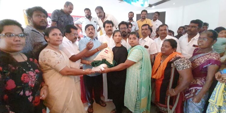 இந்திய ஜனநாயக கட்சி சார்பில் தூத்துக்குடியில் வெள்ளத்தால் பாதிக்கப்பட்ட 50,000 குடும்பங்களுக்கு நிவாரண பொருட்கள் வழங்கப்பட்டது