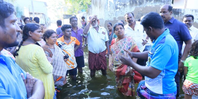 பெருவெள்ளத்தால் மாவட்டத்தில் பாதிக்கப்பட்டுள்ள பல்வேறு பகுதிகளை ஒன்றிய அரசின் நிதியமைச்சர் நிர்மலா சீதாராமன் பார்வையிட்டு ஆய்வு செய்தார்.