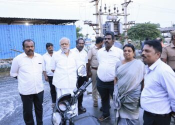 தூத்துக்குடியில் மழை வெள்ளம் பாதித்த பகுதிகளில் அமைச்சர்கள் கீதாஜீவன், ஐ.பெரியசாமி, மேயர் ஜெகன் பெரியசாமி ஆய்வு