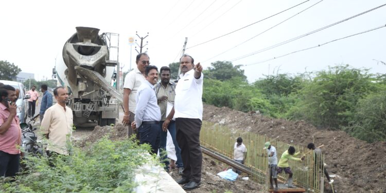 தூத்துக்குடி மாநகரில் பல்வேறு பகுதிகளில் மேயர் ஜெகன் பெரியசாமி ஆய்வு