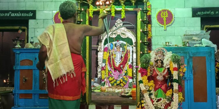 தூத்துக்குடி சண்முகபுரம் கோவிலில் 301 திருவிளக்கு பூஜை நடைபெற்றது.