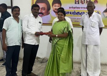 தமிழக முதலமைச்சர் முக.ஸ்டாலின் கரத்தை வலுப்படுத்த அனைவரும் பணியாற்ற வேண்டும். தூத்துக்குடியில் தைப்பொங்கல் திருநாளையொட்டி அமைச்சர் கீதாஜீவன், மேயர் ஜெகன் பெரியசாமியிடம் வாழ்த்துகளை பெற்றுக்கொண்டவர்களிடம் வேண்டுகோள்.