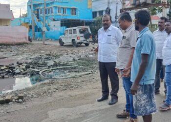 தூத்துக்குடியில் மழை வெள்ளத்தால் பாதிக்கப்பட்ட பல்வேறு இடங்களில் மேயர் ஜெகன் பெரியசாமி ஆய்வு