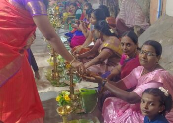 தூத்துக்குடி சந்திவிநாயகர் கோவிலில் 8ம் ஆண்டு வருஷாபிஷேக விழாவை முன்னிட்டு திருவிளக்கு பூஜை நடைபெற்றது