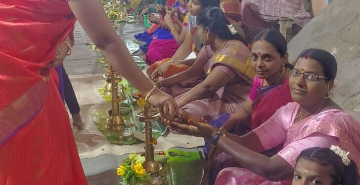 தூத்துக்குடி சந்திவிநாயகர் கோவிலில் 8ம் ஆண்டு வருஷாபிஷேக விழாவை முன்னிட்டு திருவிளக்கு பூஜை நடைபெற்றது