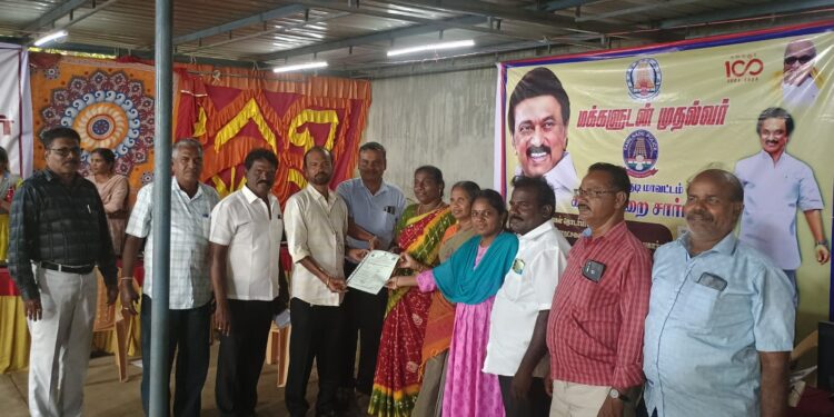 தூத்துக்குடியில் மக்களுடன் முதல்வர் திட்ட சிறப்பு முகாம் நடைபெற்றது. 