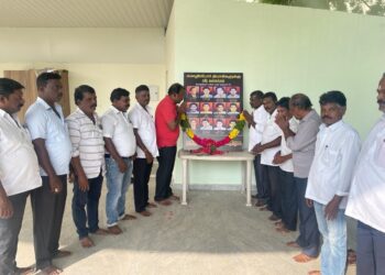 தூத்துக்குடியில் மொழிப்போர் தியாகிகளுக்கு அமைச்சர் அனிதா ராதாகிருஷ்ணன் மலர் அஞ்சலி செலுத்தினார். 