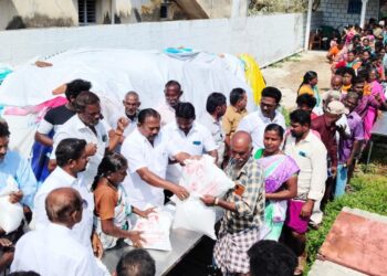 தூத்துக்குடியில் மொழிப்போர் தியாகிகளுக்கு அமைச்சர் அனிதா ராதாகிருஷ்ணன் மலர் அஞ்சலி செலுத்தினார். 