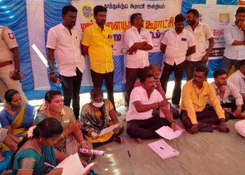 மாப்பிள்ளையூரணி ஊராட்சியை மாநகராட்சியோடு இணைக்கும் பேச்சுக்கே இடமில்லை : கிராம சபை கூட்டத்தில் ஏராளமான பொதுமக்கள்  கடும் எதிர்ப்பு !! தீர்மானம் நிறைவேறாததால் பொதுமக்கள் ஹேப்பி!!