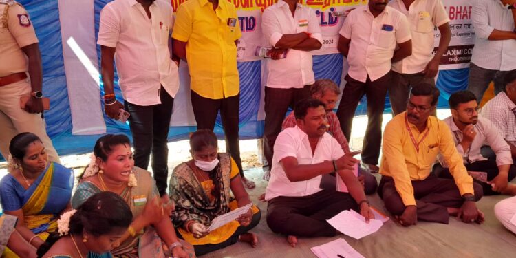 மாப்பிள்ளையூரணி ஊராட்சியை மாநகராட்சியோடு இணைக்கும் பேச்சுக்கே இடமில்லை : கிராம சபை கூட்டத்தில் ஏராளமான பொதுமக்கள்  கடும் எதிர்ப்பு !! தீர்மானம் நிறைவேறாததால் பொதுமக்கள் ஹேப்பி!!