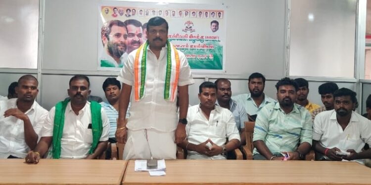 நெல்லை இளைஞர் காங்கிரஸ் அதிரடி தீர்மானம்!!   நெல்லை பாராளுமன்ற தொகுதியை காங்கிரசுக்கு ஒதுக்கி  நெல்லை பாராளுமன்ற தொகுதிக்குட்பட்ட  இளைஞர்களுக்கு தேர்தலில் போட்டியிட முன்னுரிமை வழங்க வேண்டும்