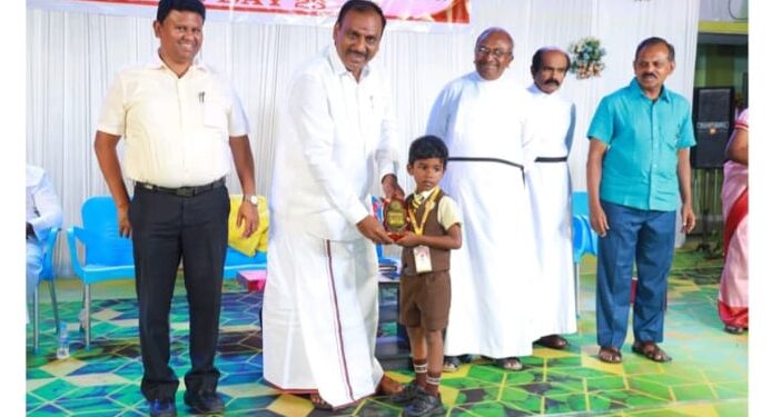 விக்டோரியா சி.பி.எஸ்.இ. பள்ளியில் முப்பெரும் விழா