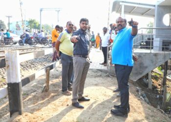 தூத்துக்குடி மாநகராட்சி பகுதியில் மேயர் ஜெகன் பொியசாமி ஆய்வு மேற்கொண்டார்.