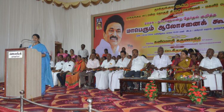 கலைஞர் ஸ்டாலின் ஆட்சியின் சாதனைகளை பெண்கள் தின்னை பிரச்சாரம் மூலம் மக்களுக்கு எடுத்துச்சொல்ல வேண்டும். கனிமொழி எம்.பி பேச்சு