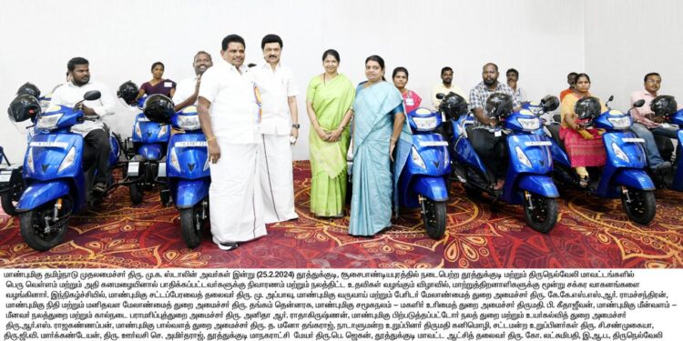 மழை வௌ்ள காலத்தில் கனிமொழியை போலவே தூத்துக்குடி மாவட்டத்தின் பெண் சிங்கமாக விளங்கும் கீதாஜீவனும், அமைச்சராகவும் செயல் வீரராகவும் இருக்கக்கூடிய அனிதா ராதாகிருஷ்ணனும் மக்களோடு மக்களாக இருந்து மக்களை காப்பாற்றினார்கள். தூத்துக்குடி விழாவில் முதலமைச்சர் ஸ்டாலின் புகழாரம் 