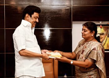 முதலமைச்சர் ஸ்டாலின் பிறந்தநாளையொட்டி சென்னையில் அமைச்சர் கீதாஜீவன் நேரில் வாழ்த்து தெரிவித்தார்.