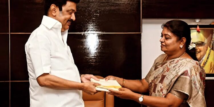 முதலமைச்சர் ஸ்டாலின் பிறந்தநாளையொட்டி சென்னையில் அமைச்சர் கீதாஜீவன் நேரில் வாழ்த்து தெரிவித்தார்.