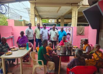 தூத்துக்குடியில் முதலமைச்சர் ஸ்டாலின் பிறந்தநாளையொட்டி முதியோர் இல்லத்தில் உணவு, இனிப்புகள் வழங்கப்பட்டது. 