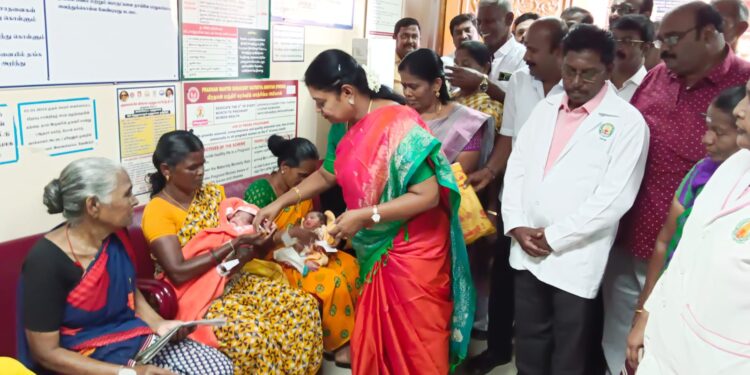 முதல்வர் மு.க.ஸ்டாலின் பிறந்த நாளையொட்டி தூத்துக்குடி அரசு மருத்துவ மனையில் பிறந்த 16 குழந்தைகளுக்கு தங்க மோதிரம் – அமைச்சர் கீதாஜீவன் வழங்கினார்.