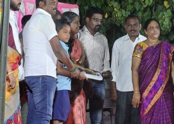 நாட்டின் வளர்ச்சியில் பெண்கள் பங்கு முக்கியம் வகிக்கிறது. மகளிர் தின விழாவில் ஊராட்சி மன்ற தலைவர் சரவணக்குமார் பேசினார்.