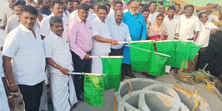 49 மீனவ கிராமங்களில் மொத்தம் 200 இடங்களில் செயற்கைப் பவளப்பாறைகள் நிறுவ ரூ.62.00 கோடி திட்ட மதிப்பிட்டில் தமிழ்நாடு அரசால் நிர்வாக ஒப்புதல் ஆணை வழங்கப்பட்டுள்ளது. அமைச்சர் அனிதா ஆர்.ராதாகிருஷ்ணன் பேசினார். 