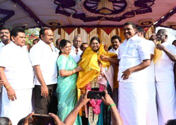 தூத்துக்குடி நாடாளுமன்ற உறுப்பினர் வேட்பாளராக மீண்டும் கனிமொழி:  அமைச்சர்கள், மேயர், சட்டமன்ற உறுப்பினர்கள், கூட்டணிக் கட்சியினர் கொடுத்த வரலாறு காணாத வரவேற்பு!!  திக்கு முக்காடியது தூத்துக்குடி..வரவேற்பு நிகழ்வில் கனிமொழி உருக்கம்!!!