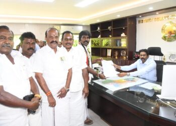 தூத்துக்குடி தொகுதி அதிமுக வேட்பாளர் சிவசாமி வேலுமணி வேட்பு மனு தாக்கல் – முன்னாள் அமைச்சர்கள் பங்கேற்பு!!!