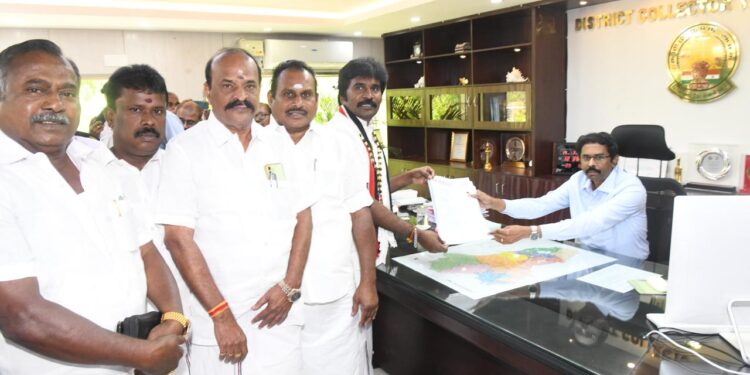 தூத்துக்குடி தொகுதி அதிமுக வேட்பாளர் சிவசாமி வேலுமணி வேட்பு மனு தாக்கல் – முன்னாள் அமைச்சர்கள் பங்கேற்பு!!!