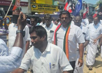 தூத்துக்குடி தொகுதி அதிமுக வேட்பாளர் சிவசாமி வேலுமணி வேட்பு மனு தாக்கல் –   3 முன்னாள் அமைச்சர்கள், பெருந்தலைவர் மக்கள் கட்சி மாவட்ட செயலாளர் எஸ்.பி. மாரியப்பன் பங்கேற்பு!!!